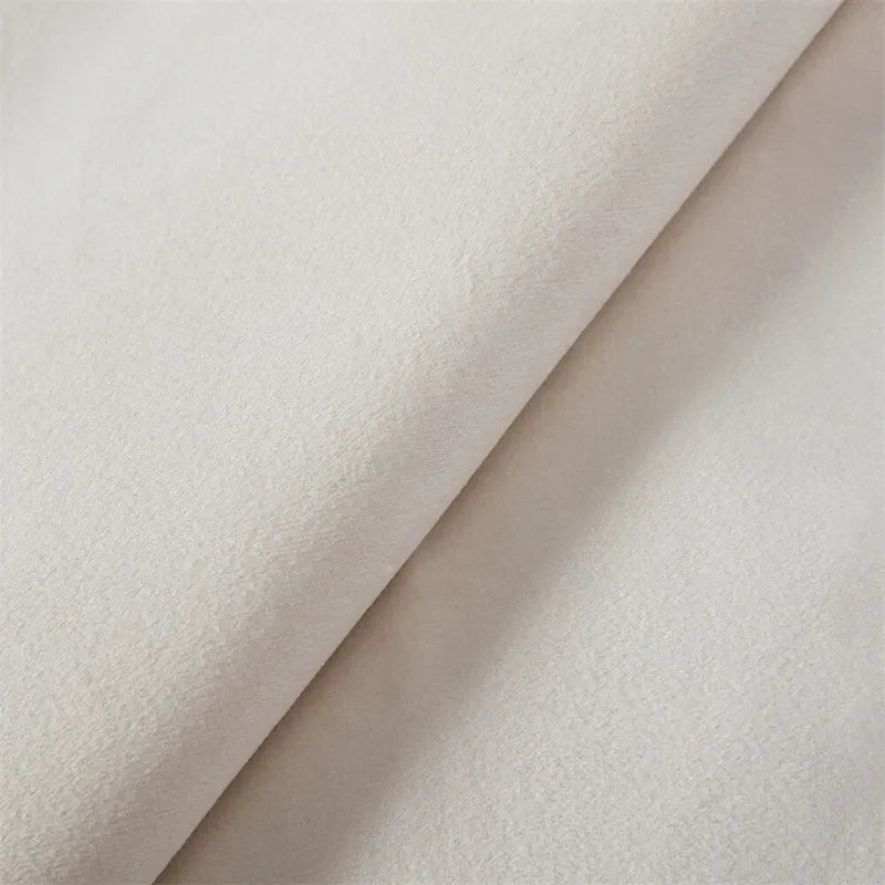 Letto king size imbottito color avorio con testiera a tutta altezza e bottoni, 1 posto letto