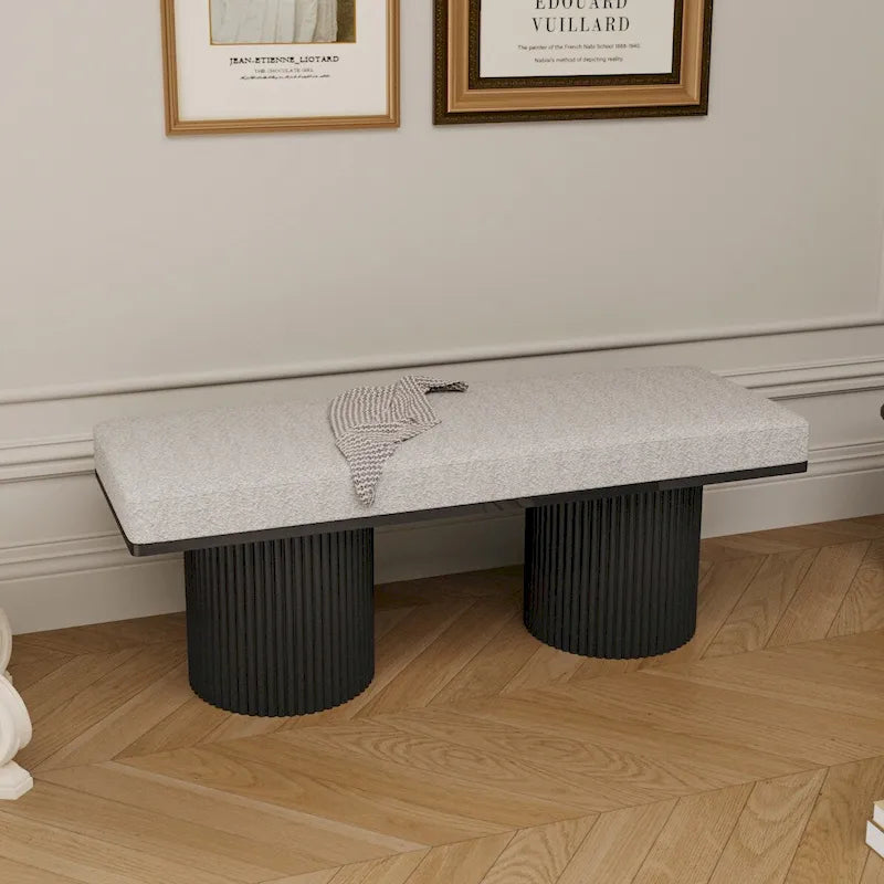 Panca imbottita in bouclé grigio chiaro, gambe spesse nere, stile contemporaneo, 1 persona