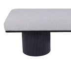 Panca imbottita in bouclé grigio chiaro, gambe spesse nere, stile contemporaneo, 1 persona