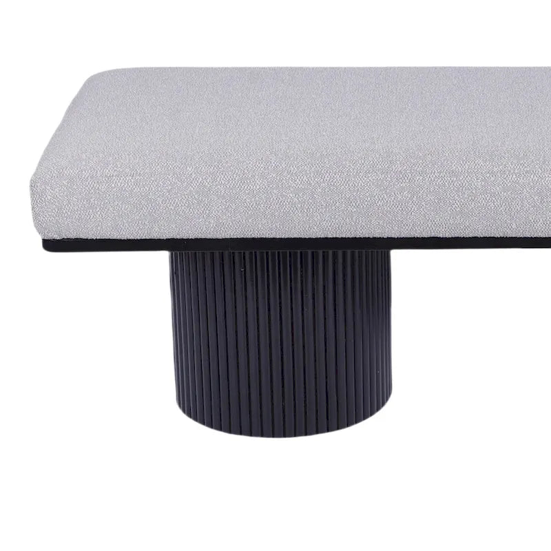 Panca imbottita in bouclé grigio chiaro, gambe spesse nere, stile contemporaneo, 1 persona
